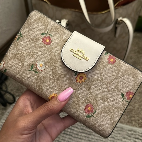 Coach bag and matching wallet - Picture 3 of 3